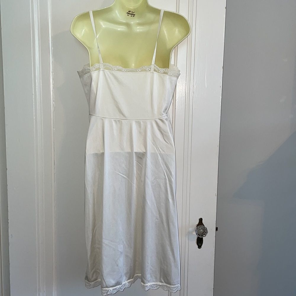 Vtg JCPENNEY cream colored full slip with‎ lace bodice - Picture 4 of 7